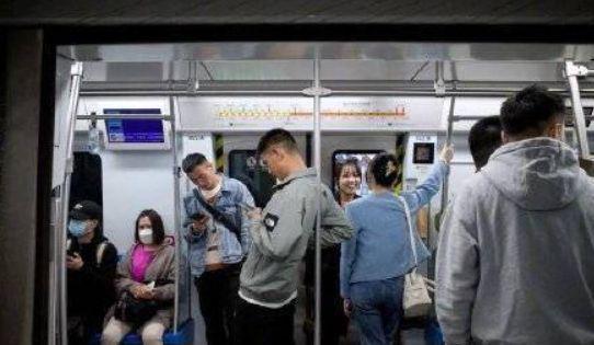 北京地铁不戴口罩拍照上传，公共安全与个人自由的边界之争