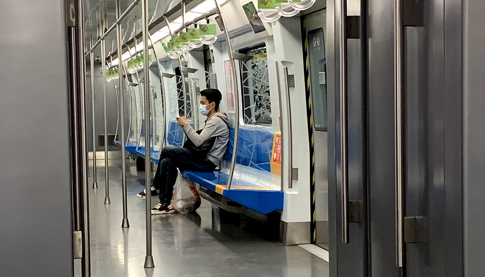 北京地铁新规，未戴口罩乘客将被劝离