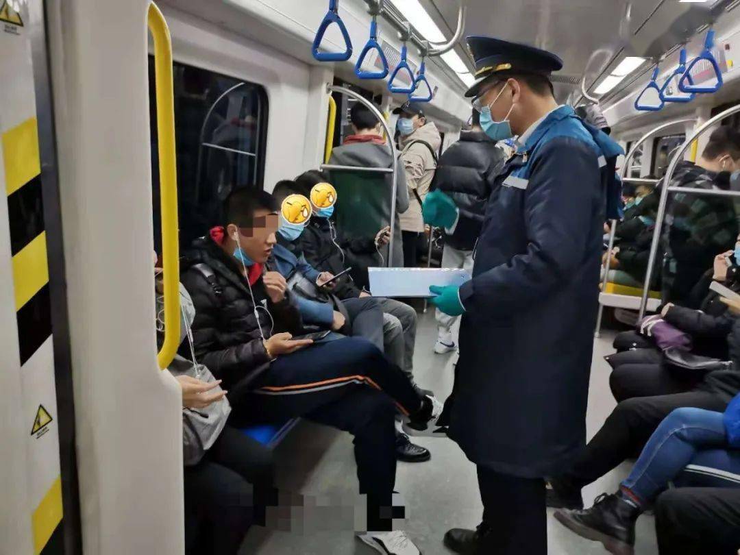 北京地铁全程戴口罩，常态化防疫下的出行新规范