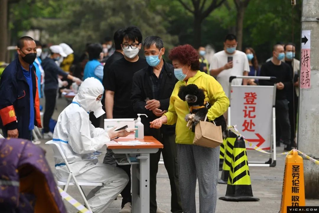 北京疫情持续升级，防控措施再收紧，市民生活面临新挑战