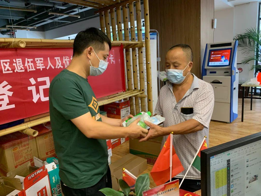 北京疫情与成都疫情对比，防控策略、传播特点与社会影响分析