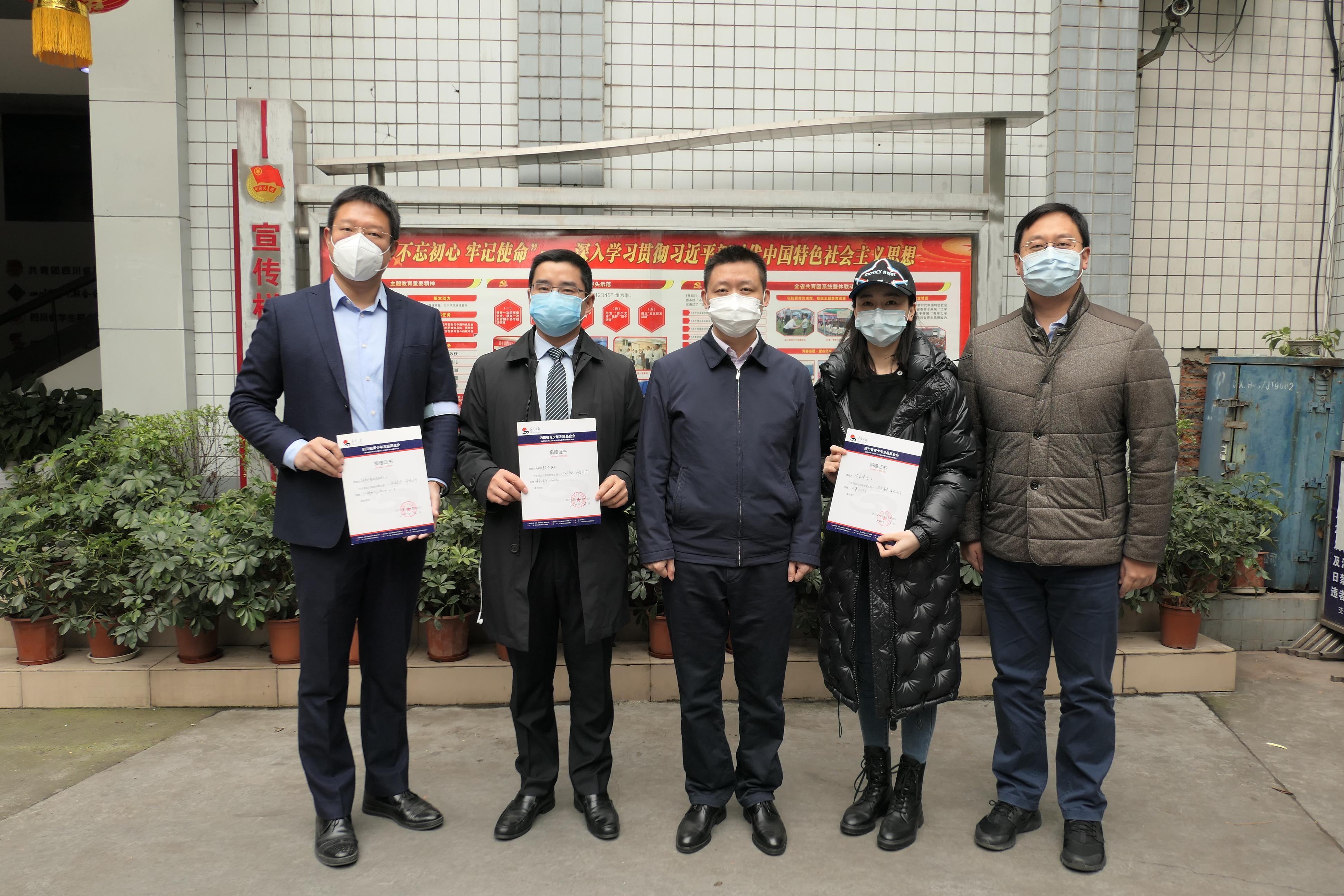 北京疫情与成都疫情对比，防控策略、传播特点与社会影响分析