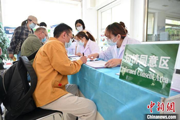 台胞在北京接种疫苗，温暖服务架起两岸健康桥