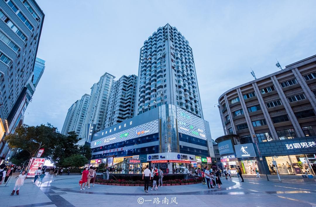 香港疫情防控全面升级，兰州是否跟进？两地防疫策略对比分析