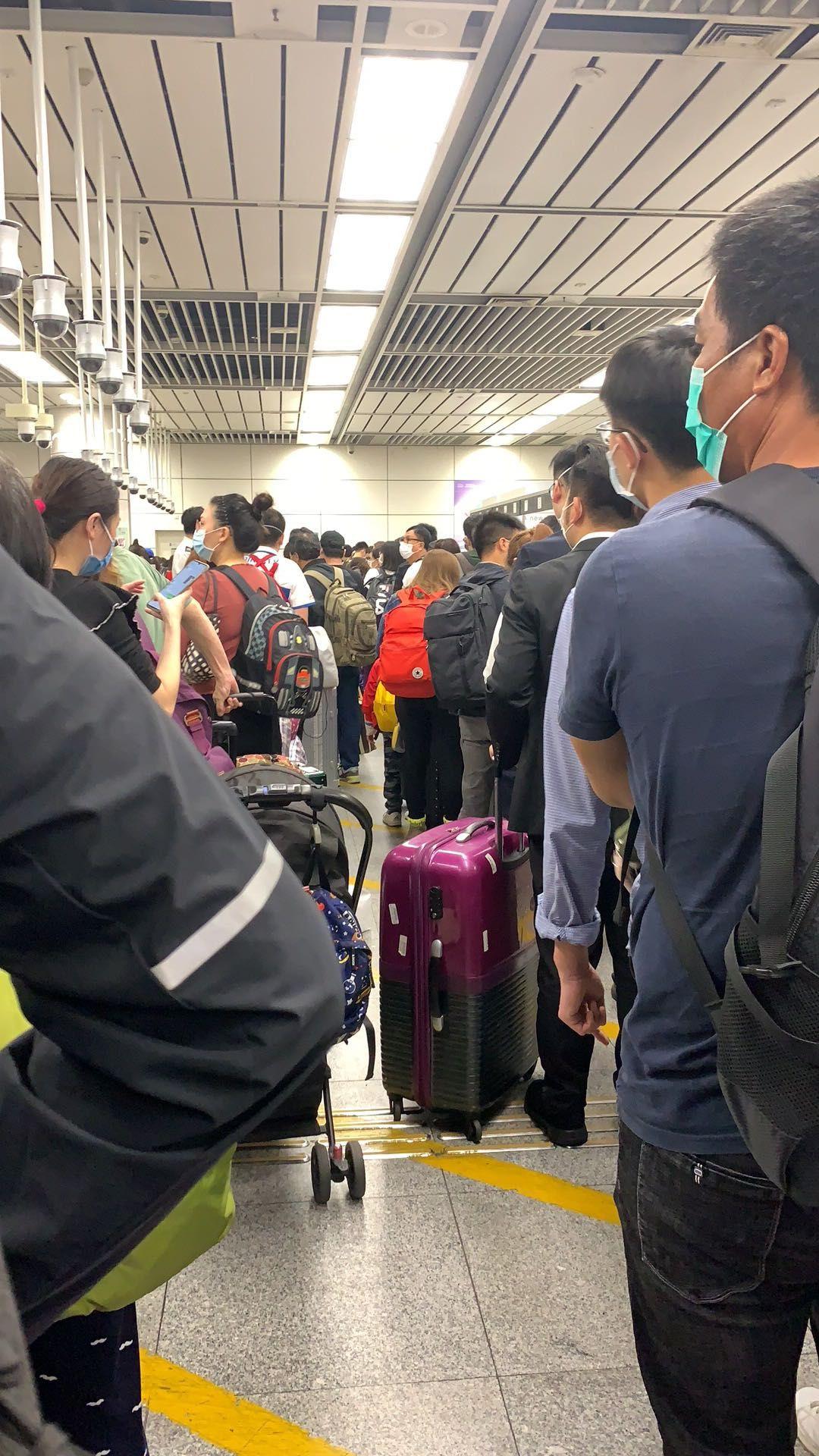 香港疫情最新数据消息，封关措施再升级，防控与民生如何平衡？