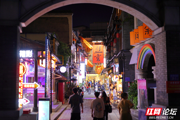 南昌街，香港市井烟火中的文化密码