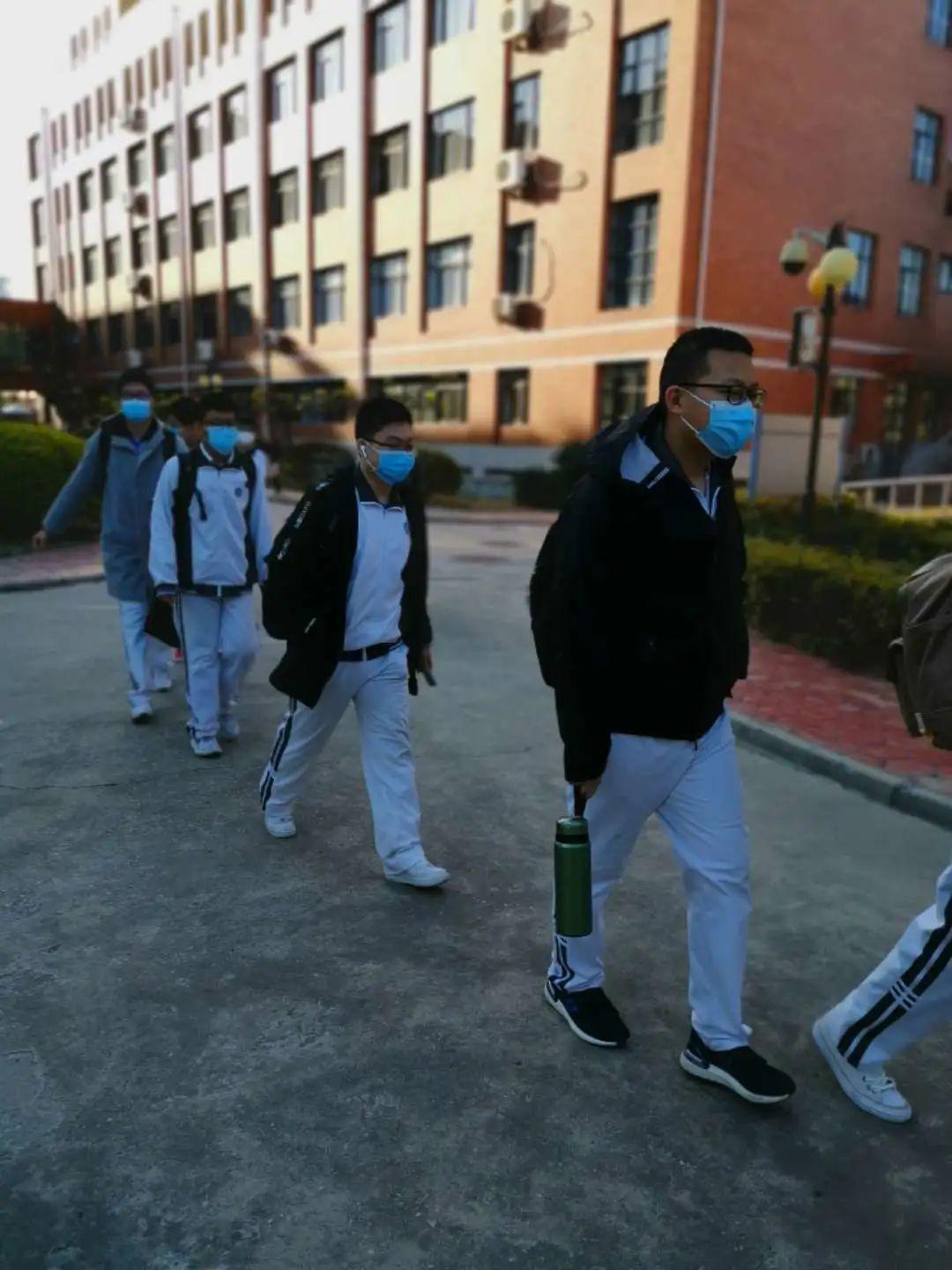 郑州大学疫情打卡，数字化防控下的校园生活纪实