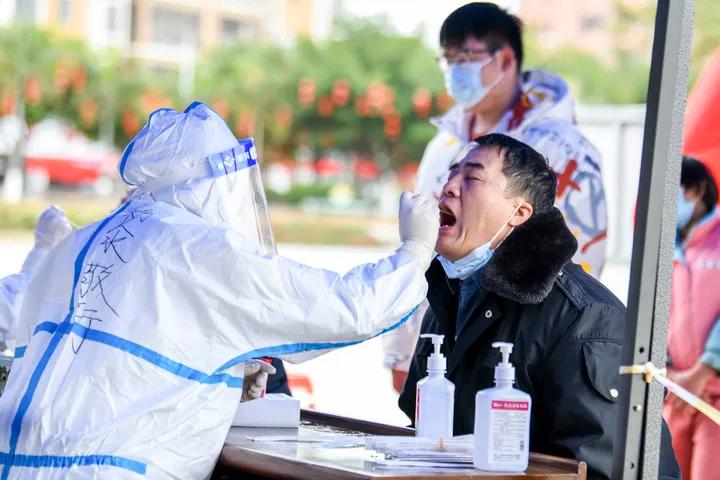 香港疫情是否封城，权衡公共卫生与经济发展的两难抉择