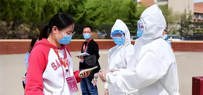 郑州大学生确诊引发关注，校园疫情防控再成焦点
