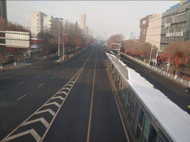 乌鲁木齐疫情防控下的坚守与希望，一座城市的韧性考验