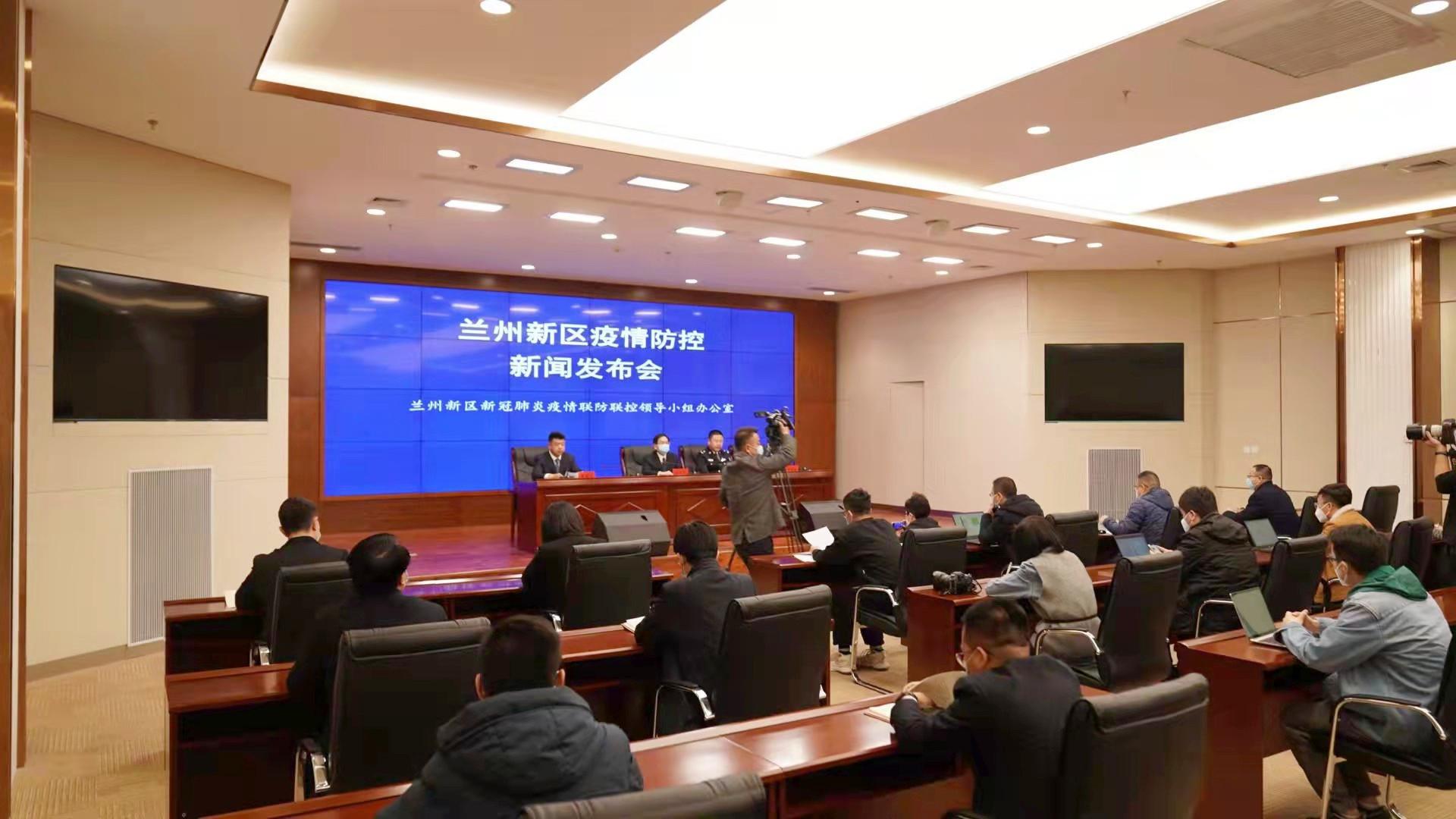 直播郑州疫情发布会，信息透明与公众期待的双重考验