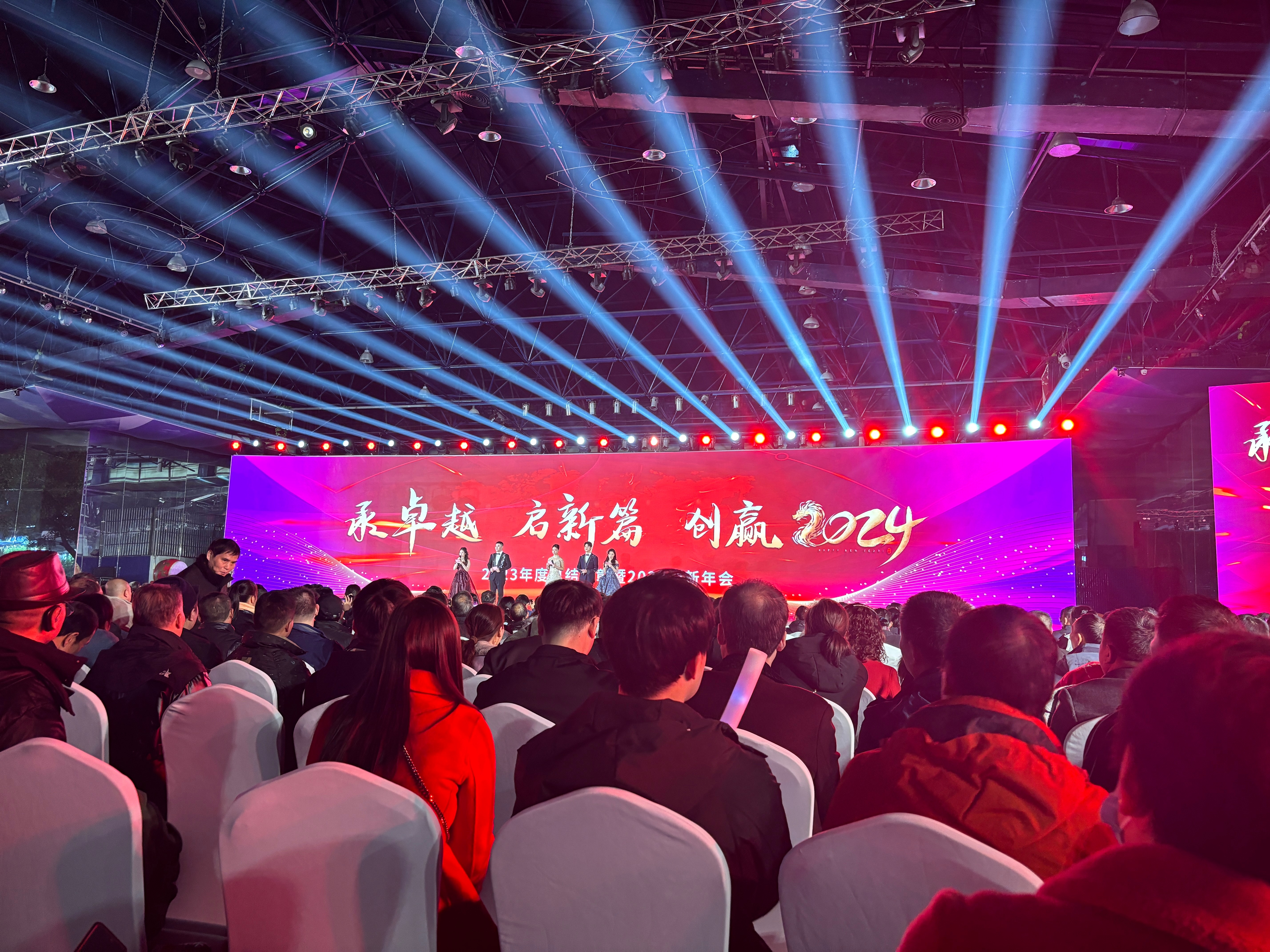 疫情下的郑州年会，图片记录中的坚守与温情