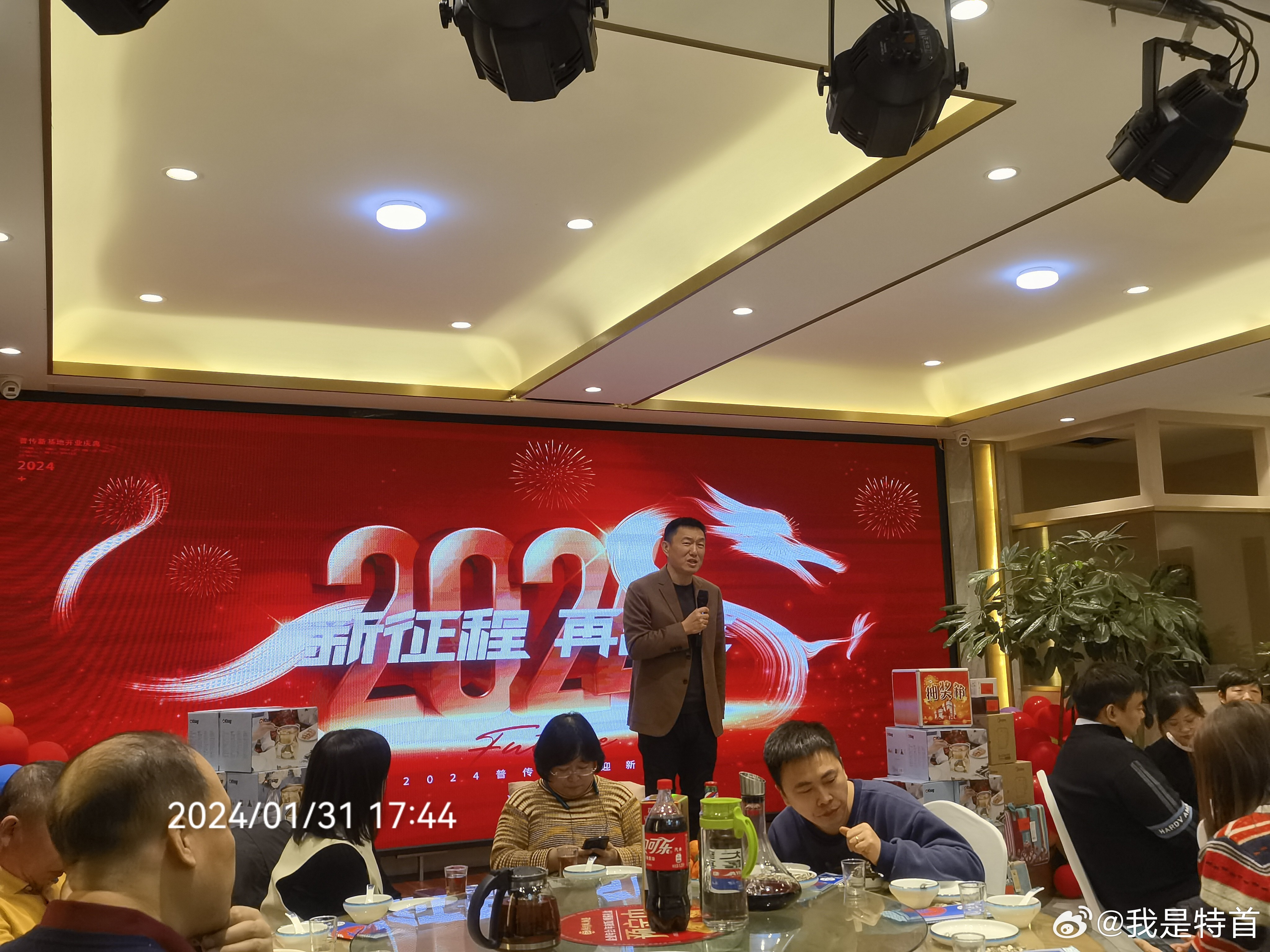 疫情下的郑州年会，图片记录中的坚守与温情